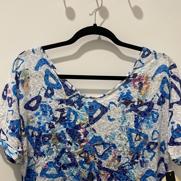 Blue and white designed shirt size Small - Picture 2 of 5